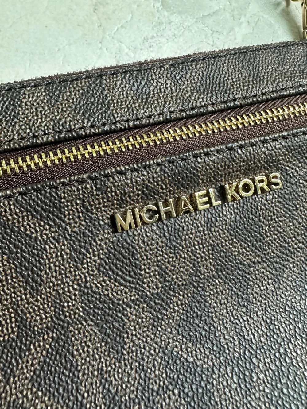 Michael Kors Jet Set Travel Signature Top Zip Wristlet